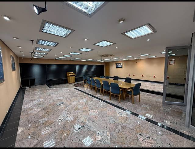 4,810M² OFFICE TO LET IN FERNDALE